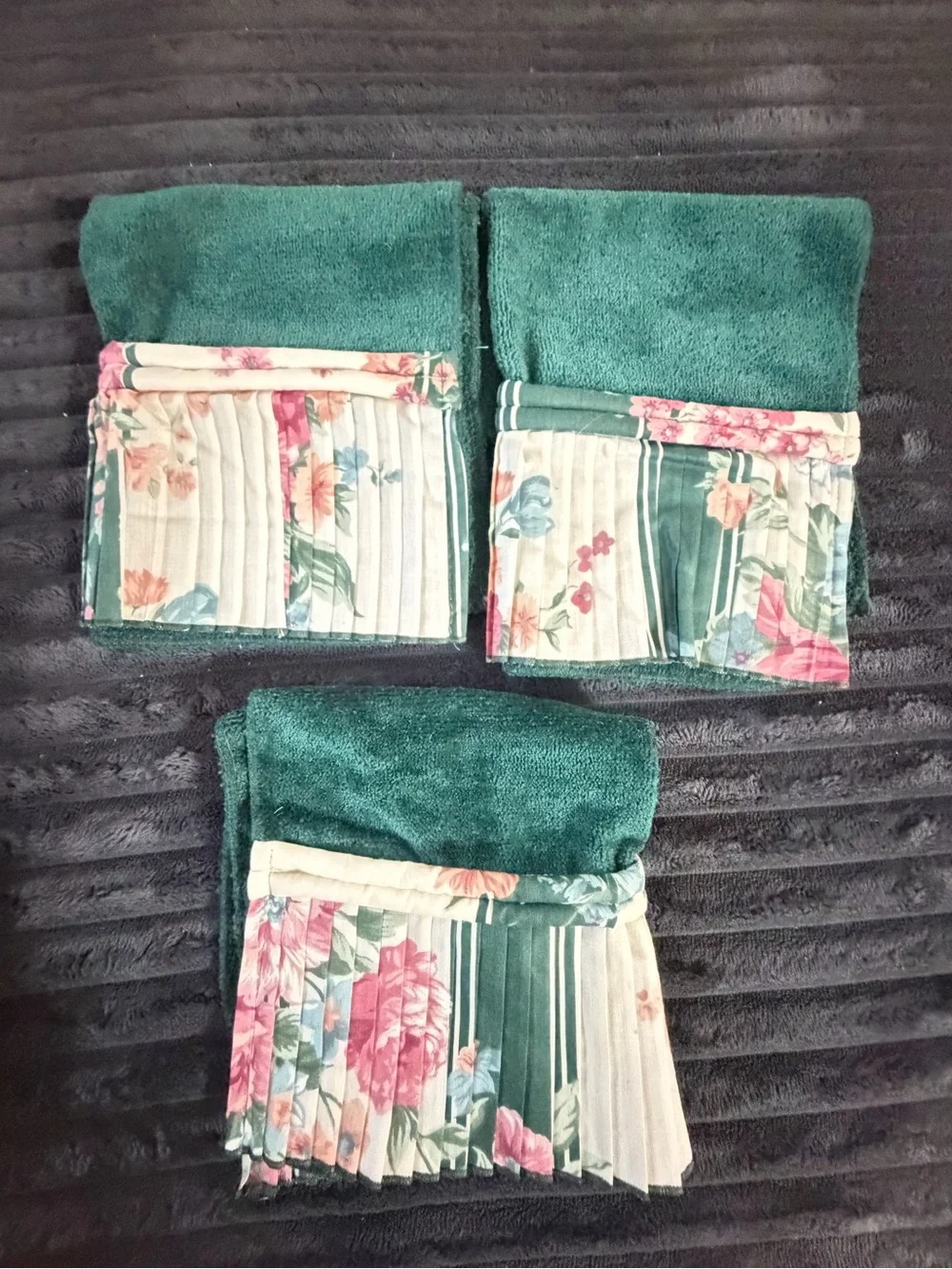 Avanti Green Bath Towel Set with Floral Pleated Trim